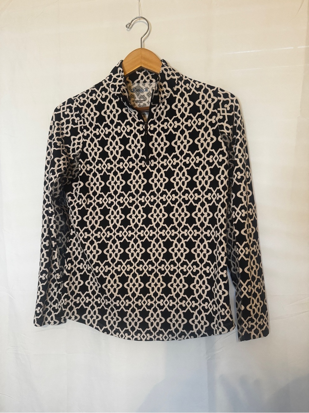Ibkul Women’s Black & White Geometric Long-Sleeve Top